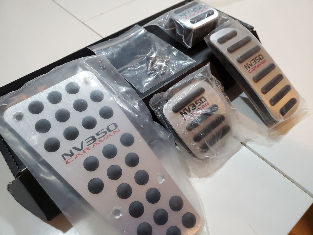 カ*ト様 黒赤刻印■日産NISSAN NV350キャラバン アルミペダル