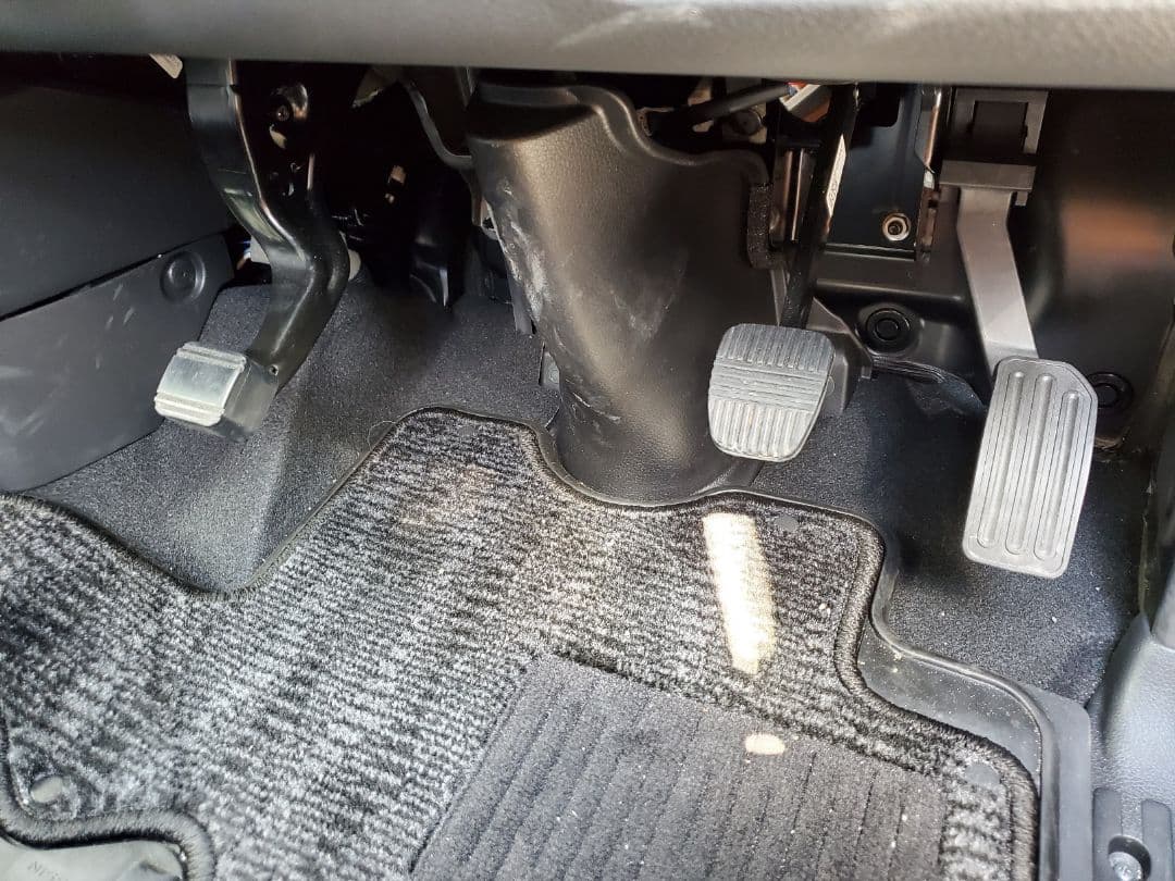 カ*ト様 黒赤刻印■日産NISSAN NV350キャラバン アルミペダル