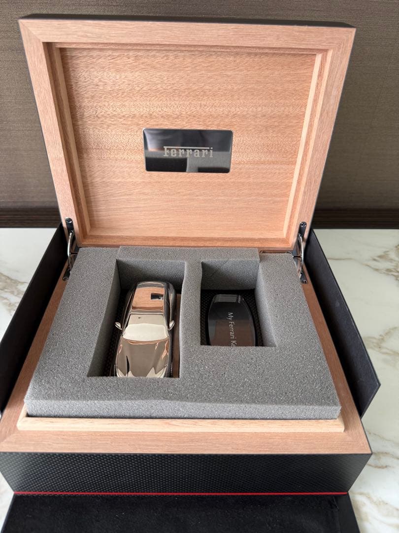 ferrari　gtc4lusso キーボックス ミニチュア　フェラーリ
