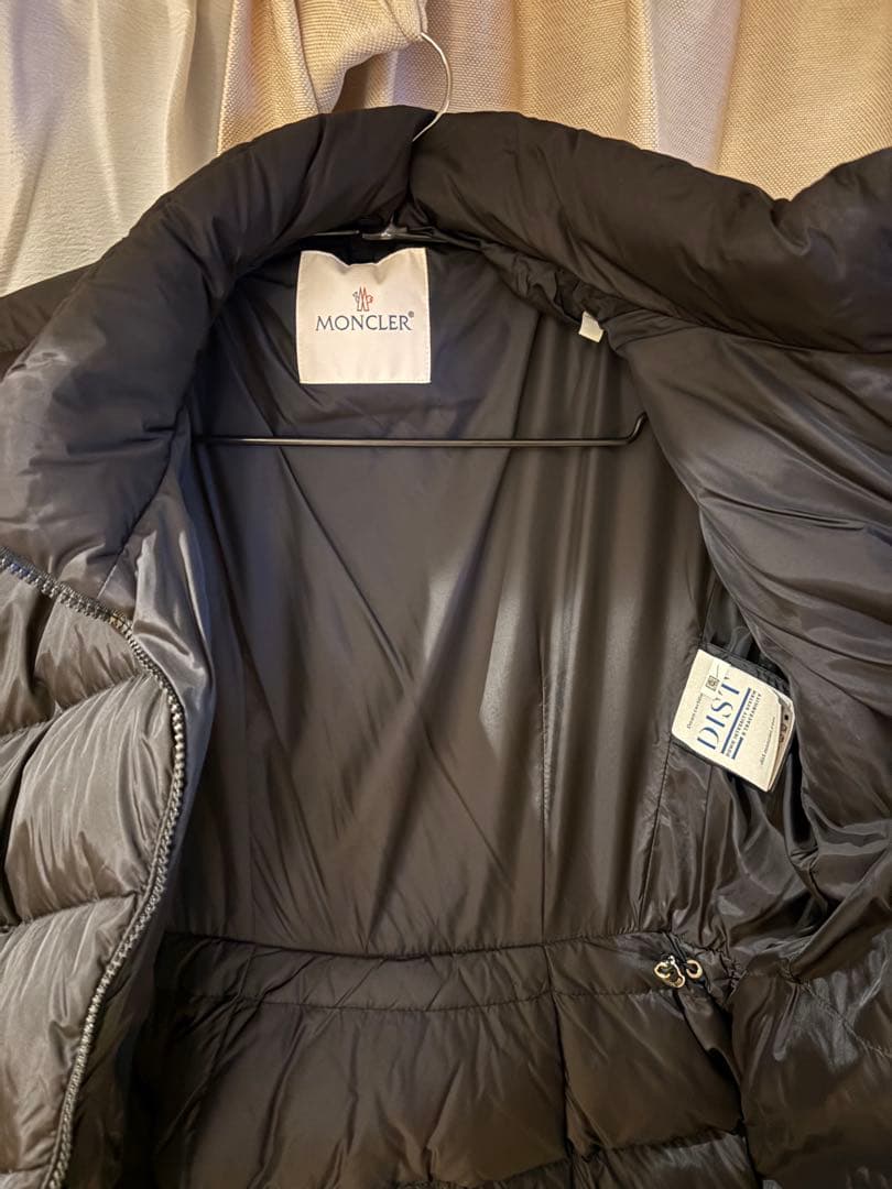 モンクレール 黒 ダウンジャケット ウエストベルト付き