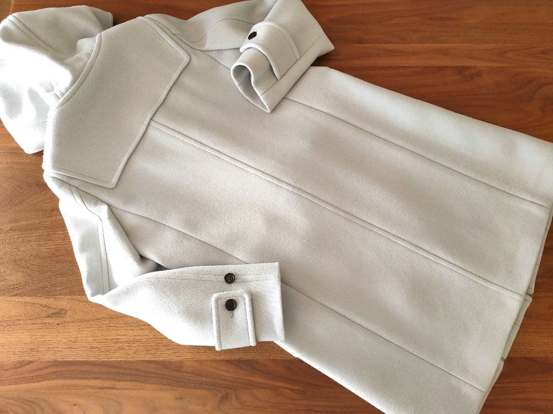 アクアスキュータム　ダッフルコート　水色