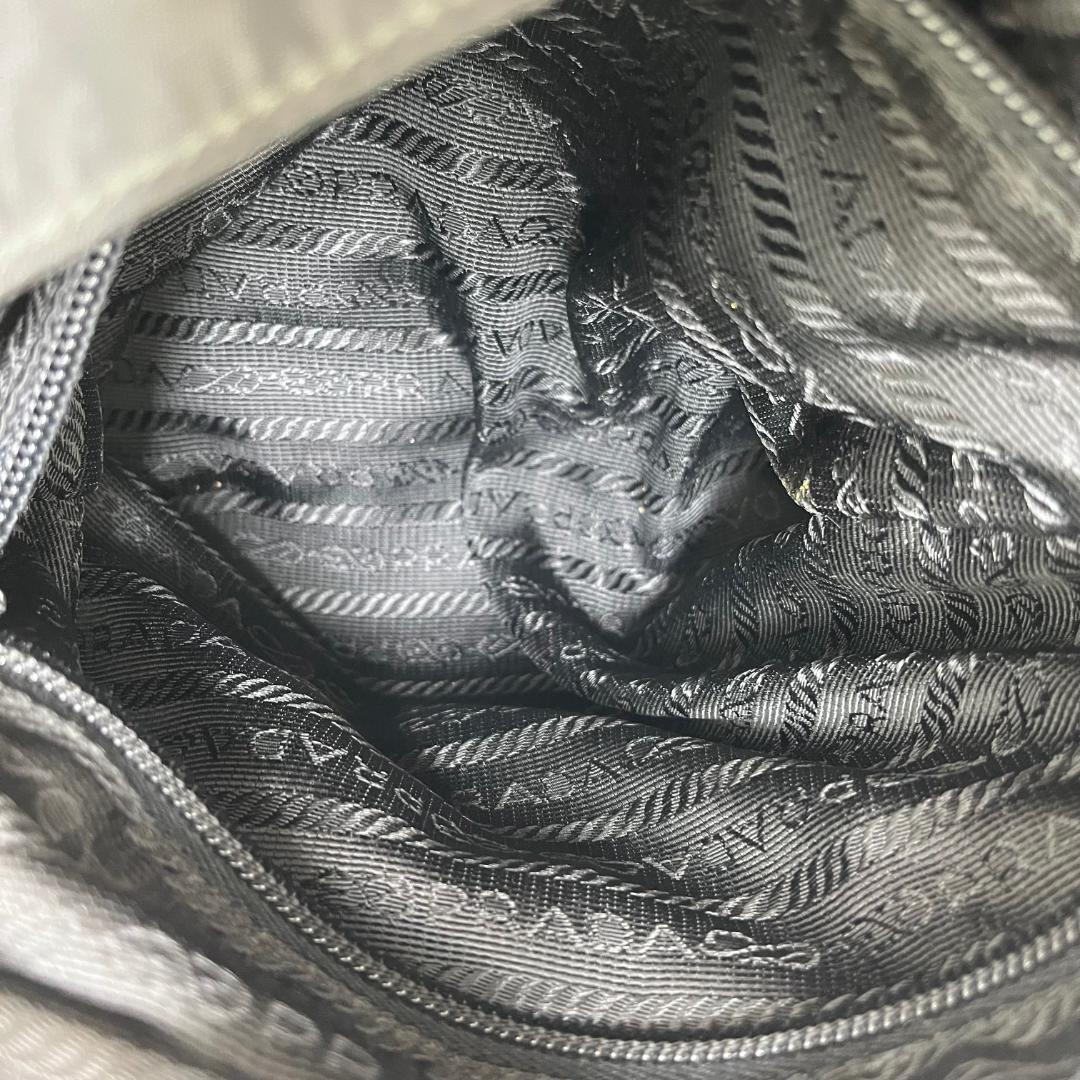 美品✨PRADA プラダ　ナイロン ショルダーバッグ　三角プレート　白タグあり