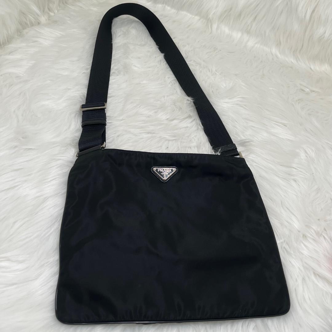 美品✨PRADA プラダ　ナイロン ショルダーバッグ　三角プレート　白タグあり