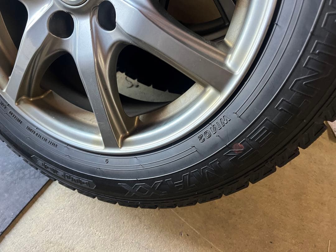 プリウスα スタッドレス205/60r16 ダンロップWM2 5穴　114.3