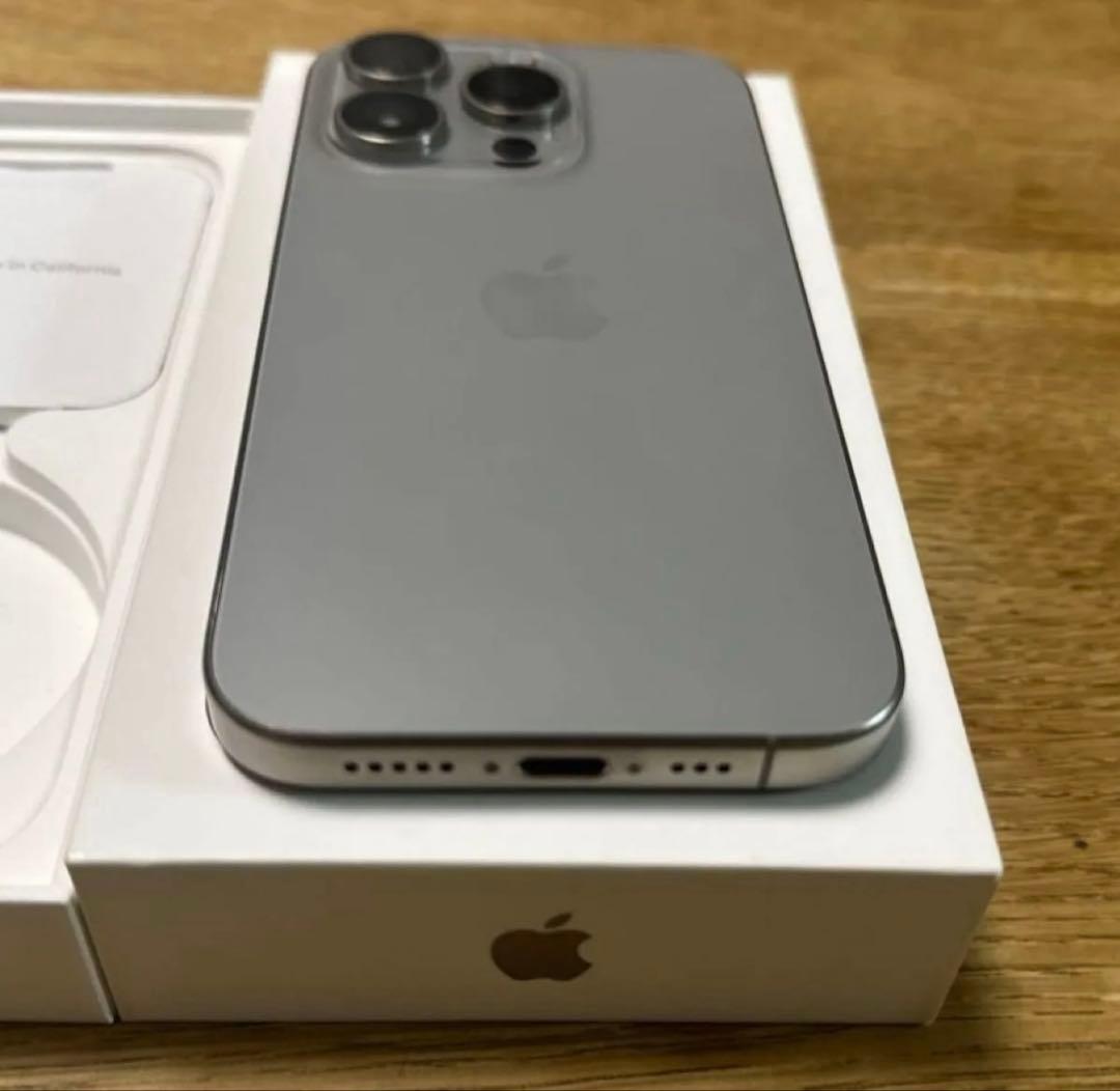 【美品】ifaceケースおまけ付きiPhone15 pro 256GB