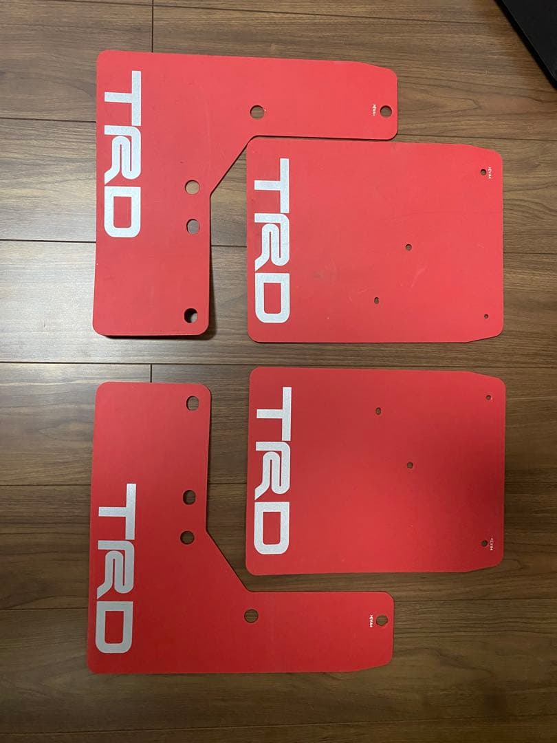 TRD レッド マッドフラップ 4枚セット　 200系ハイエース