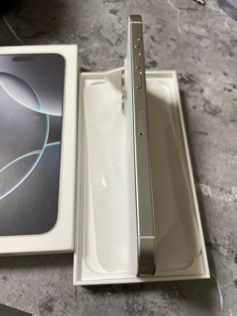 iPhone 16 Pro max 512GB ホワイトチタニウム SIMフリー