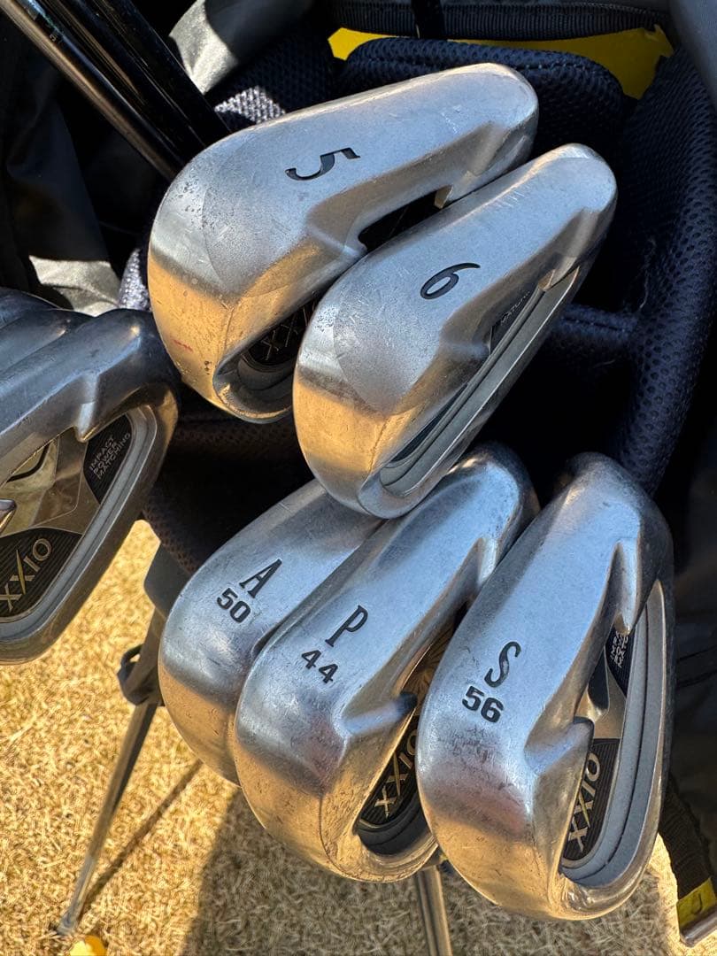 ゼクシオゴルフセット一式とパーリーゲイツバック