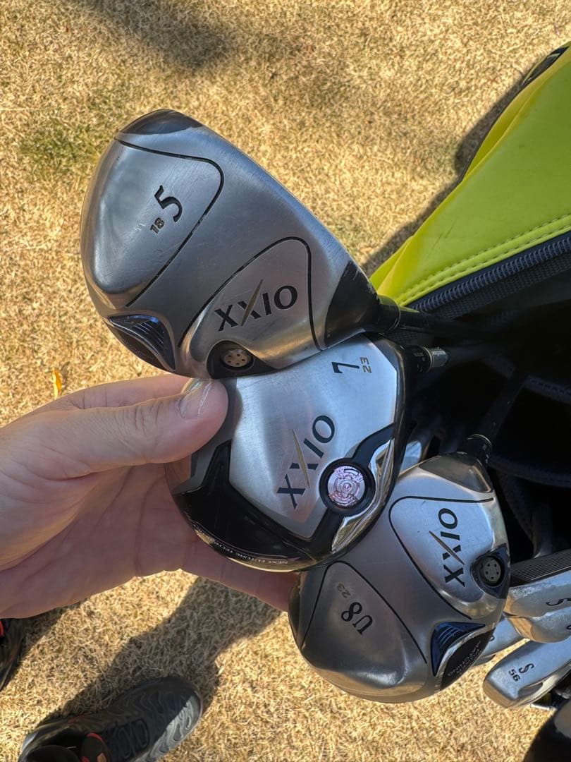 ゼクシオゴルフセット一式とパーリーゲイツバック