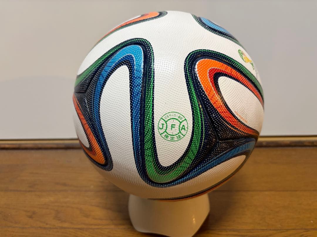 adidas Brazuca サッカーボール　公式 5号球