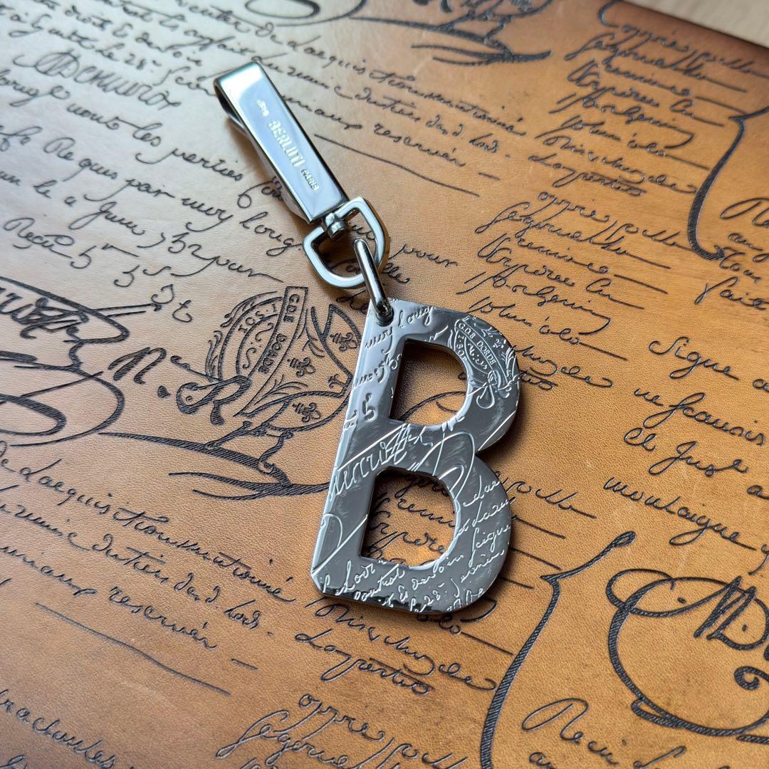 限定 定価11.3万円 ベルルッティ スクリット Bロゴ メタルキーホルダー