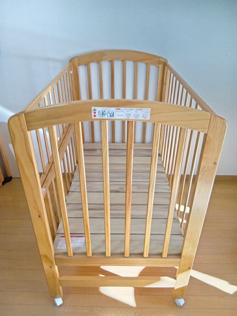 木製ベビーベッド キャスター付き