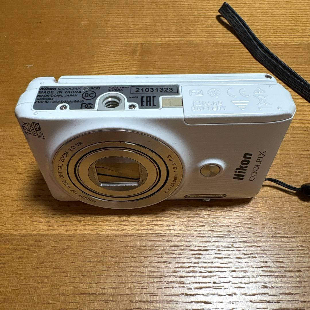 Nikon COOLPIX 12MP ホワイト