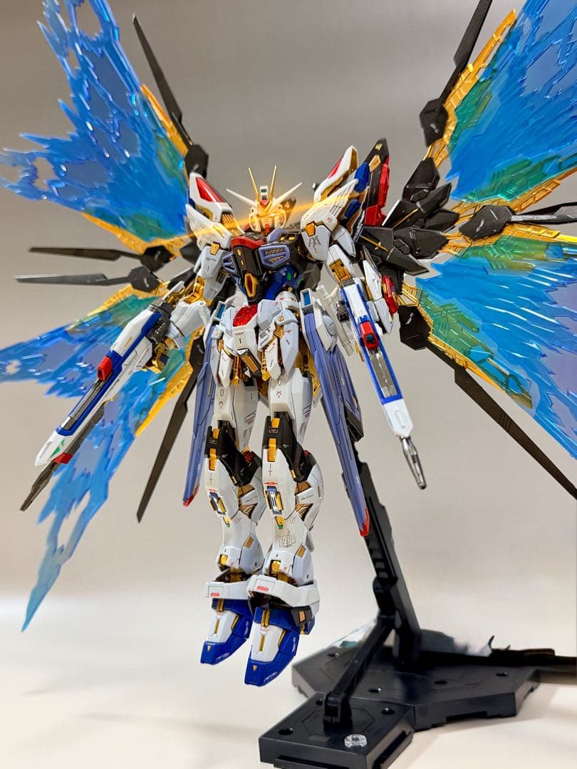 ガンプラ完成品　MGEXストライクフリーダムガンダム＆光の翼セット