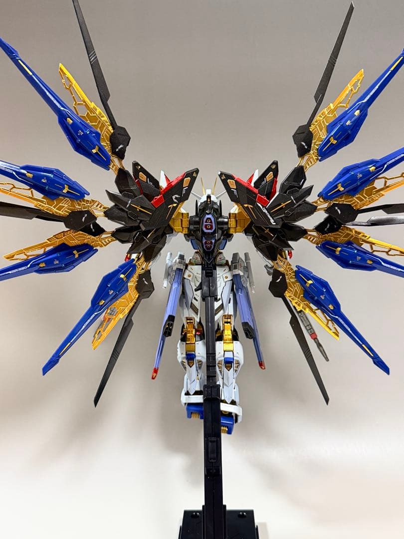 ガンプラ完成品　MGEXストライクフリーダムガンダム＆光の翼セット