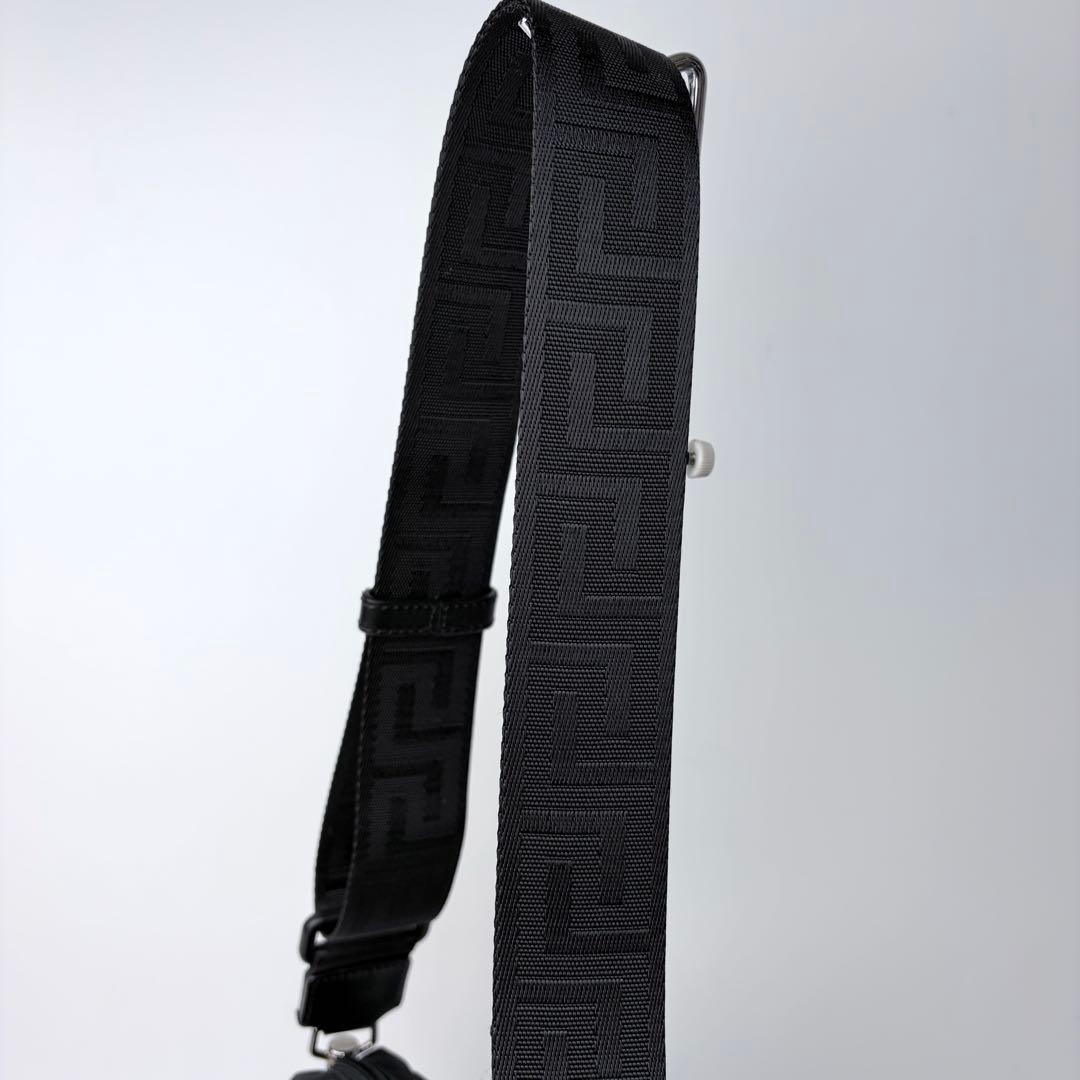 Konaヴェルサーチ　VERSACE　ショルダーバック　グレカ　ブラック