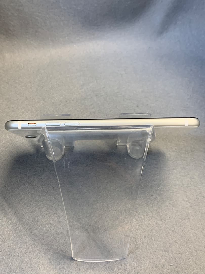 中古品　国内版　SIMフリー　iPhoneSE 第2世代　 64GB ホワイト色