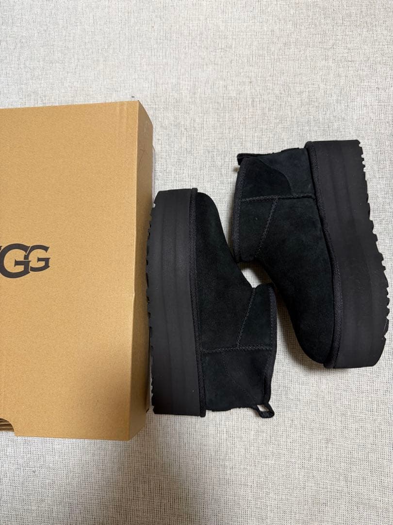 新品、未使用 UGG ULTRA MINI PLATFORM 23cm