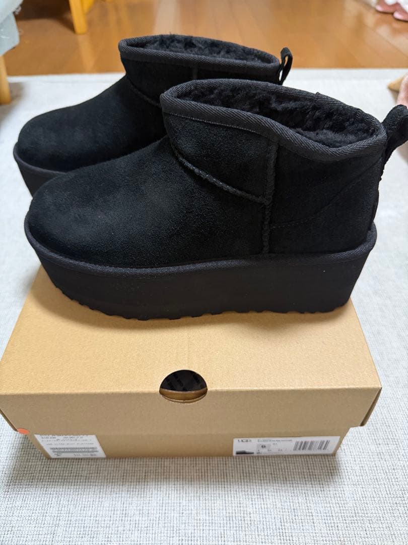 新品、未使用 UGG ULTRA MINI PLATFORM 23cm