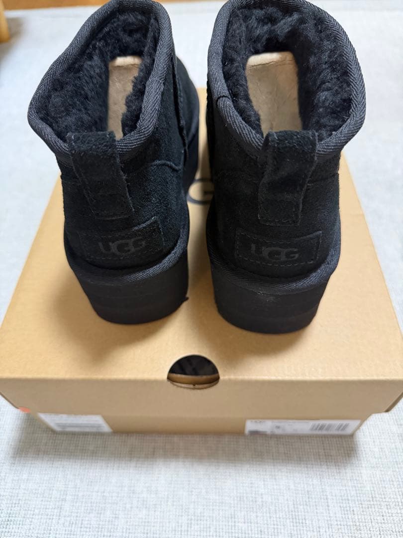 新品、未使用 UGG ULTRA MINI PLATFORM 23cm