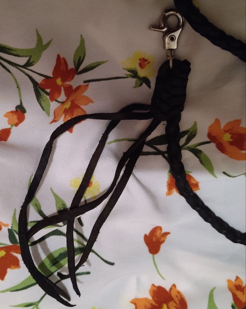 本革　編み込み　カラビナ付き　財布ストラップ(?)