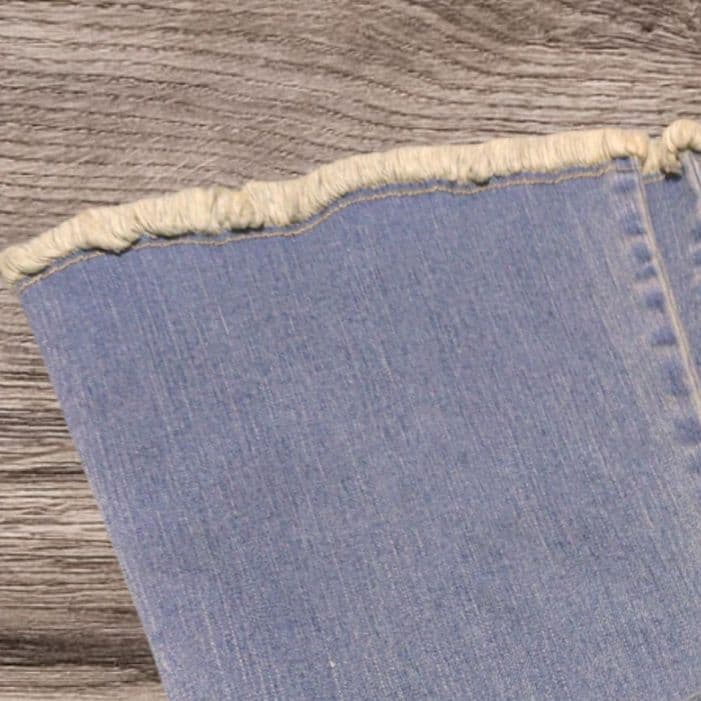 新品タグ付きchignon ブーツカット センタープリーツデニム 切りっぱなし