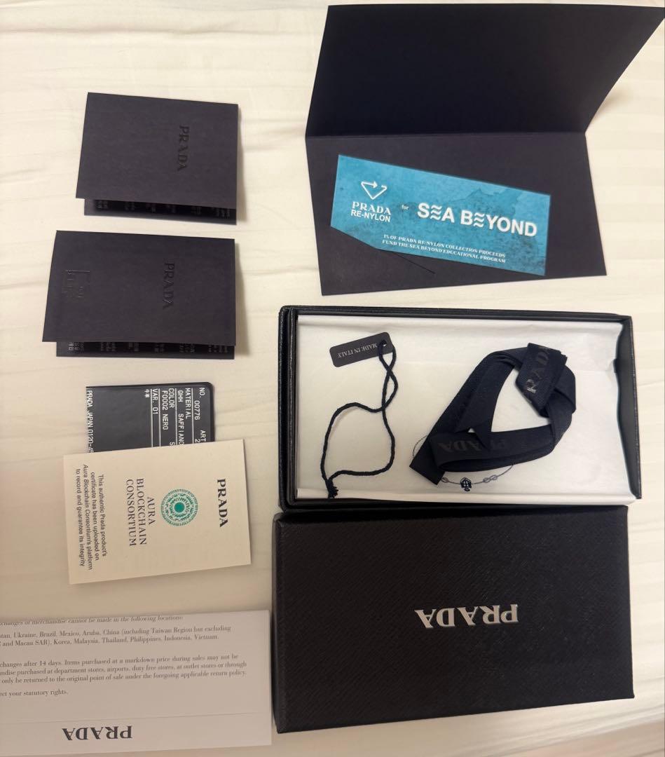 PRADA ブラック iPhone ケース