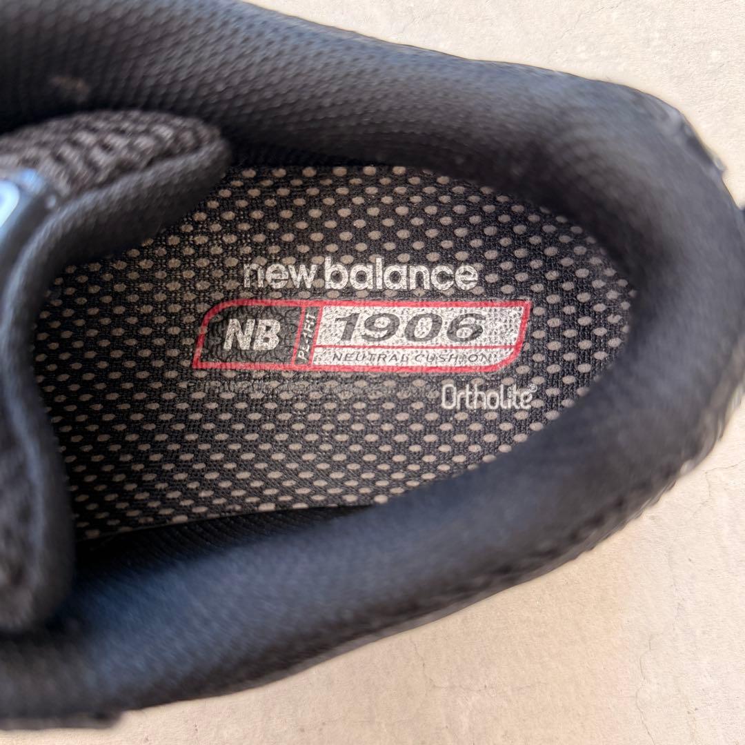 【美品】 ニューバランス スニーカー 1906 ブラック 26cm