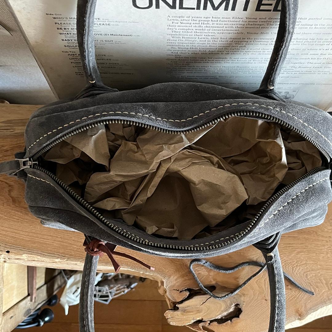 グレー スエード ボストンバッグ　kudu革ボストンバッグ　シンプル　秋冬バッグ