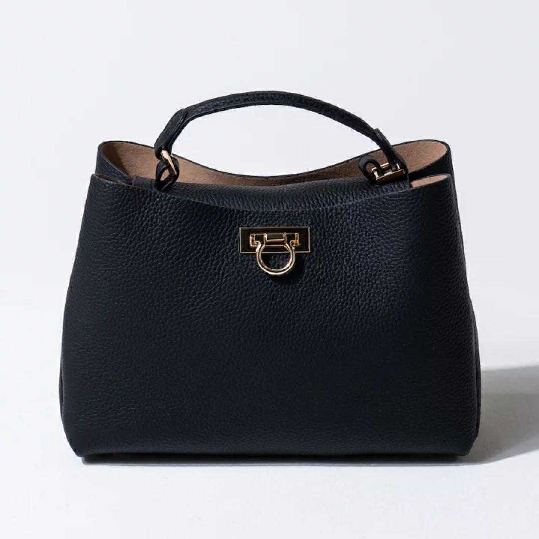 HAYNI ヘイニ　斜めがけ 黒 レザー ハンドバッグ　セレモニーバッグ