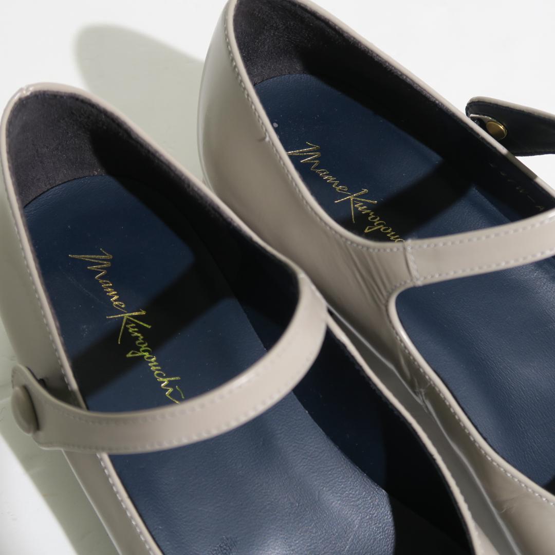 マメクロゴウチ Square Toe In-Step Strap Heels