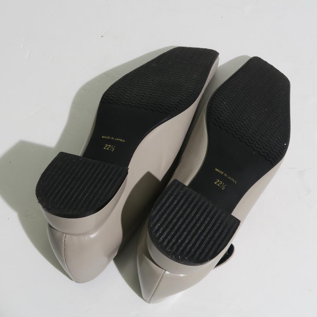 マメクロゴウチ Square Toe In-Step Strap Heels