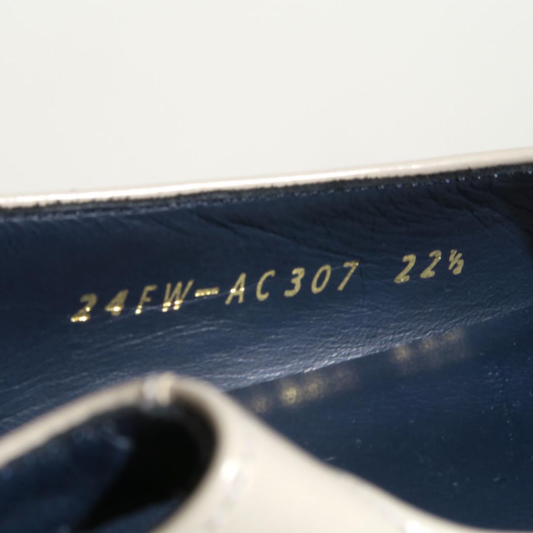 マメクロゴウチ Square Toe In-Step Strap Heels