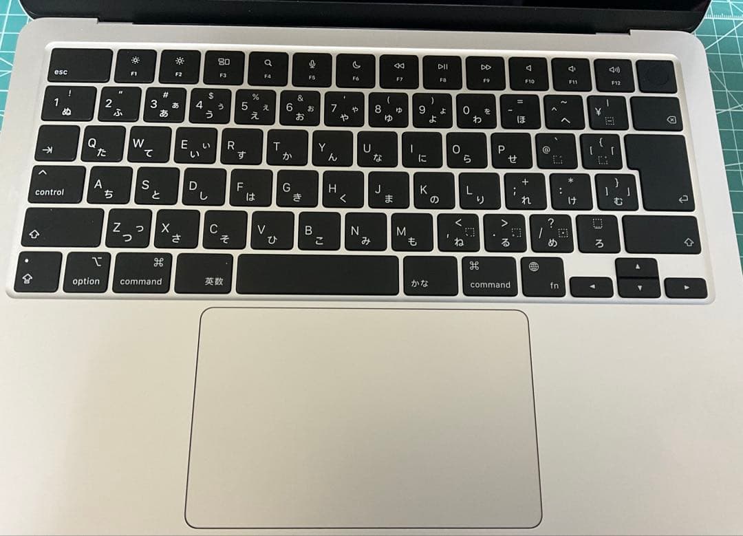 MacBook Air M2 (2022) シルバー