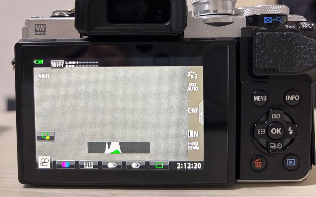 OLYMPUS OM-D E-M10 Mark III ダブルレンズキット