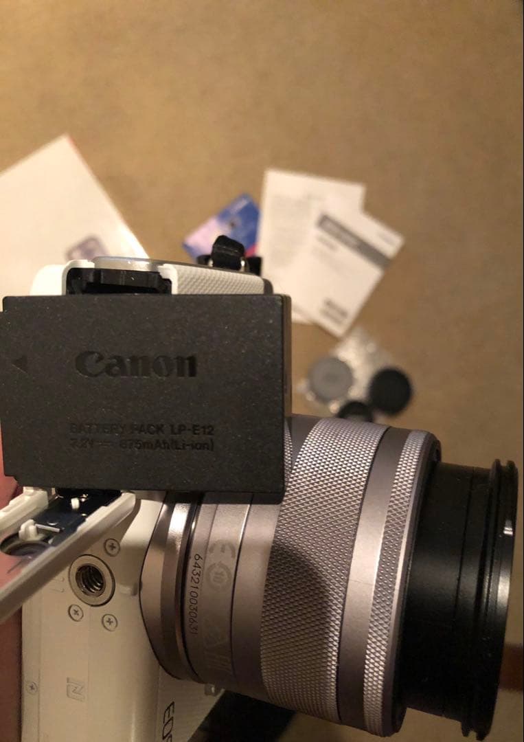 Canon ミラーレス　一眼カメラ　EOS M100