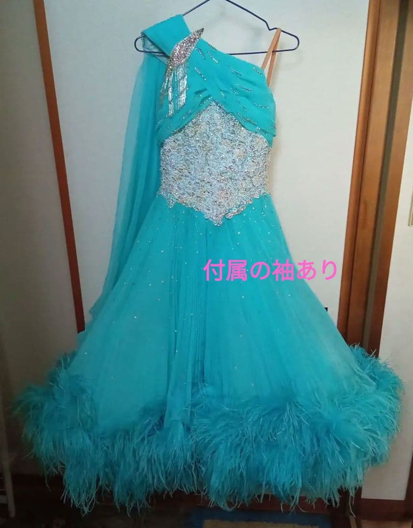 【再値下げ】社交ダンス スタンダードドレス 片方肩デザイン水色　羽　付属袖付き
