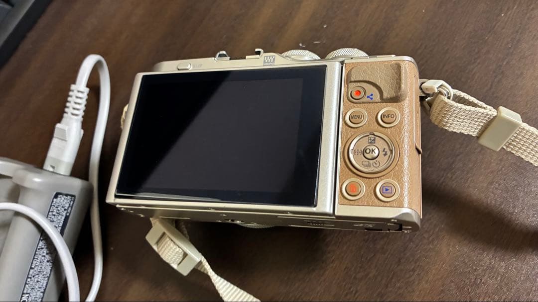 Olympus PEN ブラウン　ミラーレス一眼カメラ