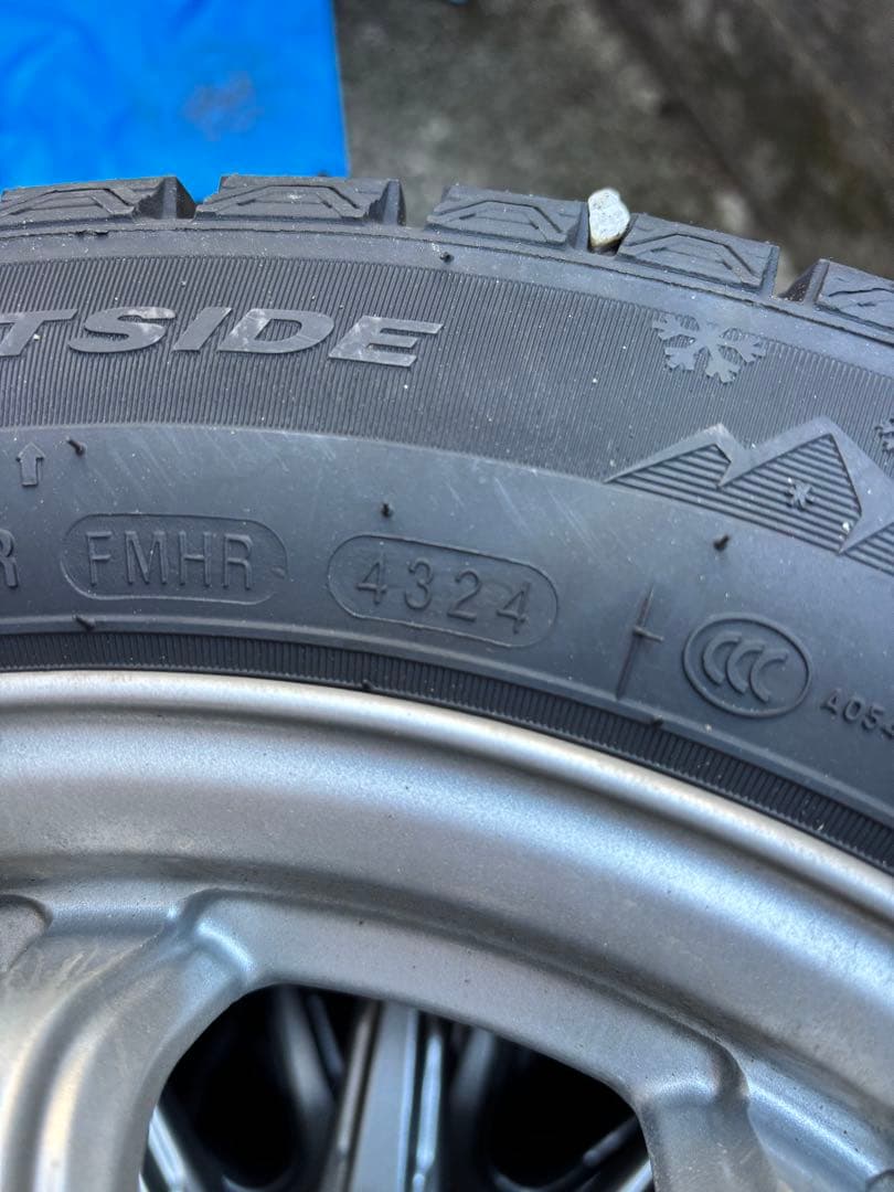 マカロン　ネクセン WINGUARD ice2 155/65R14