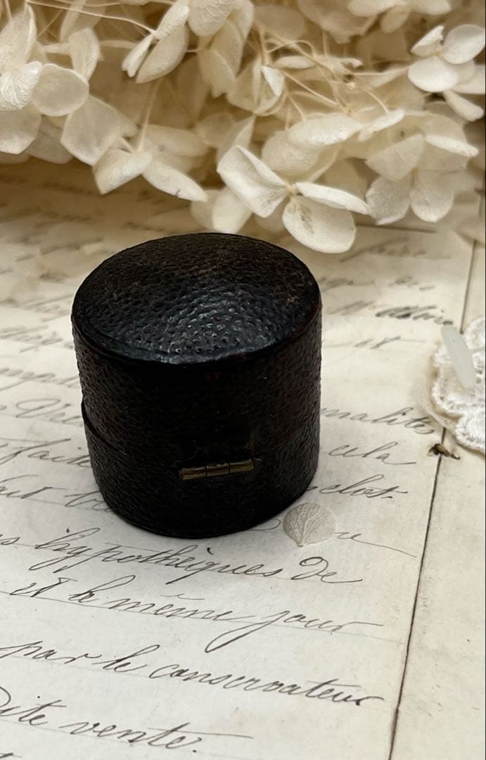 英国アンティークジュエリーボックス レザーラウンドボックス 1900年頃