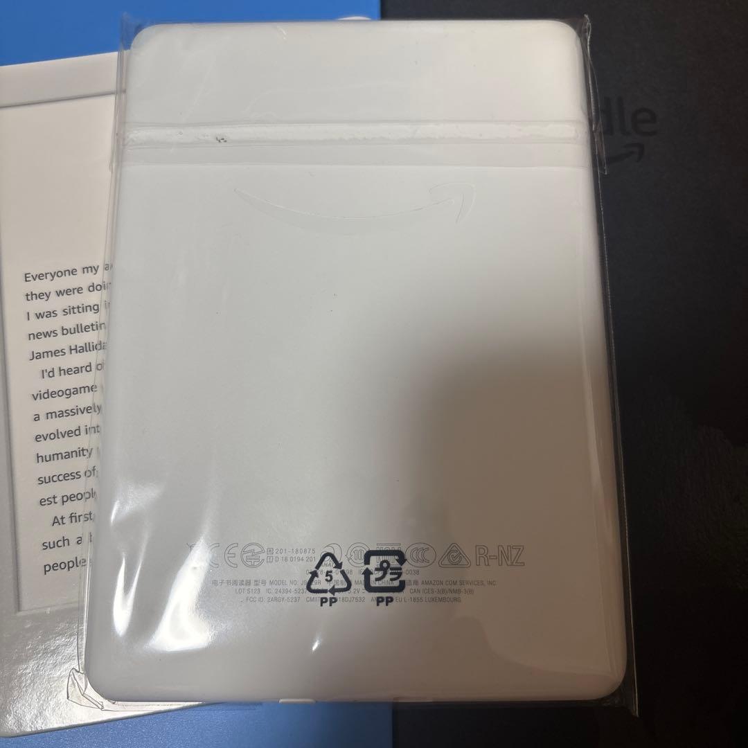 Kindle 10世代 本体 ホワイト 手帳ケース付き