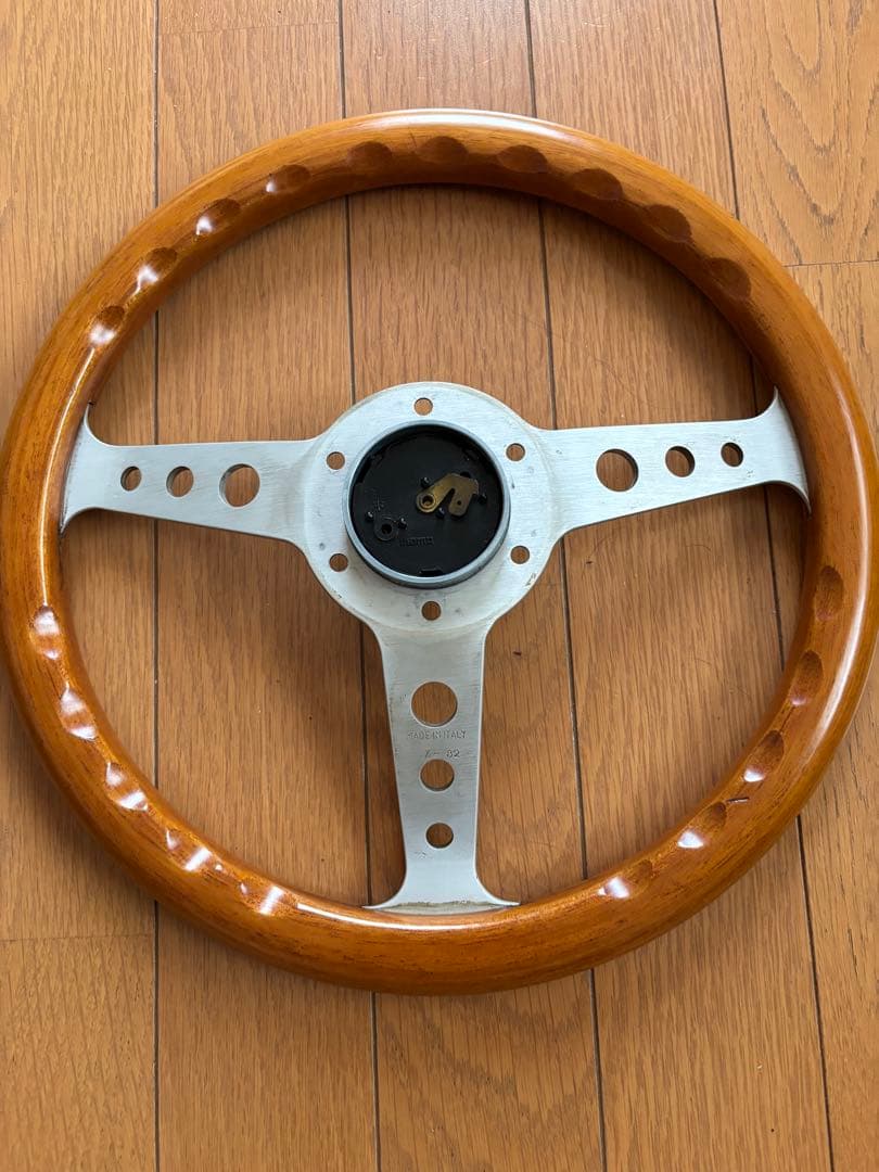 momo ウッドステアリングホイール 3本スポーク　パイ32