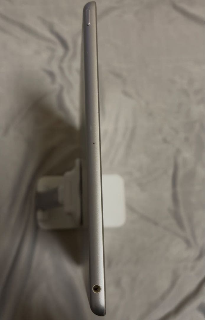 Apple iPad 第8世代　Wi-Fi シルバー 本体