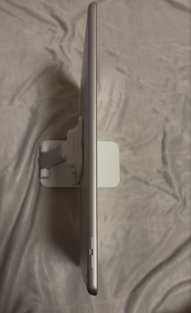 Apple iPad 第8世代　Wi-Fi シルバー 本体