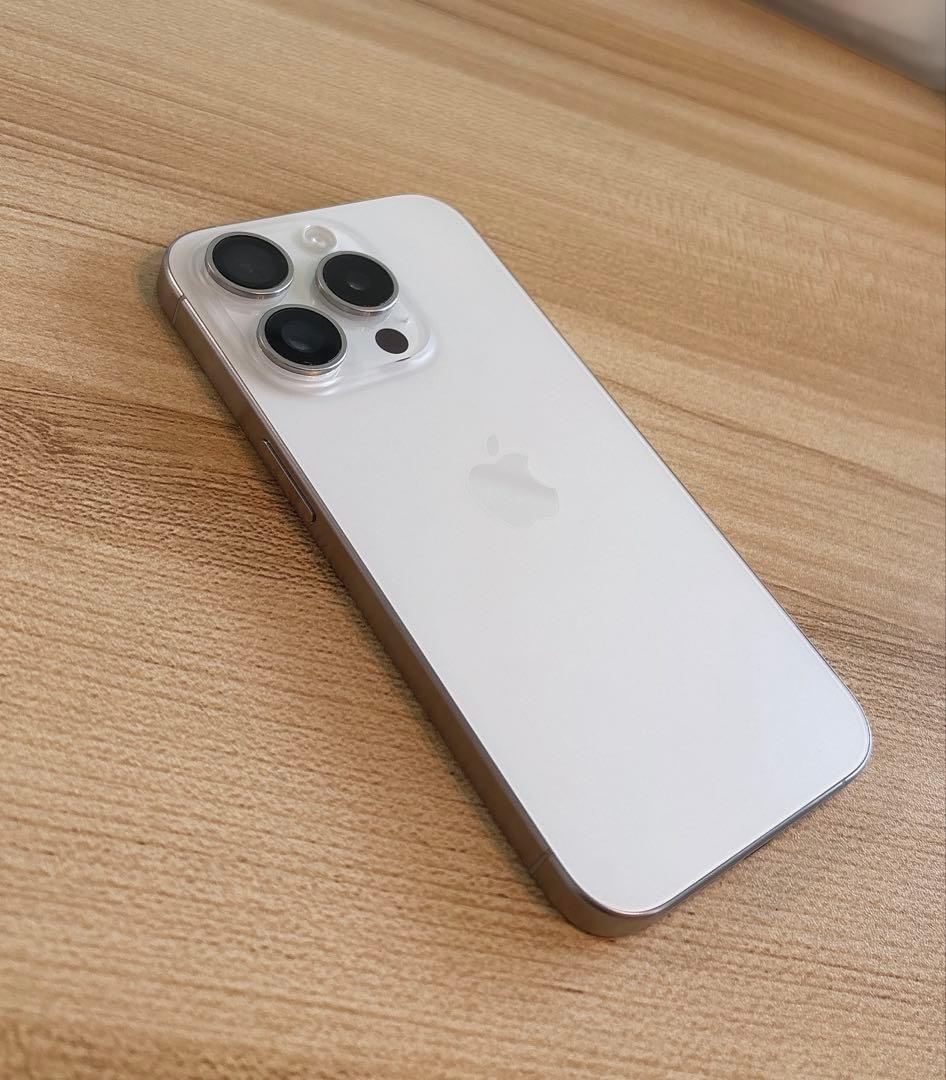 ✨あいちゃん✨ Apple iPhone 15 Pro ホワイトチタニウム