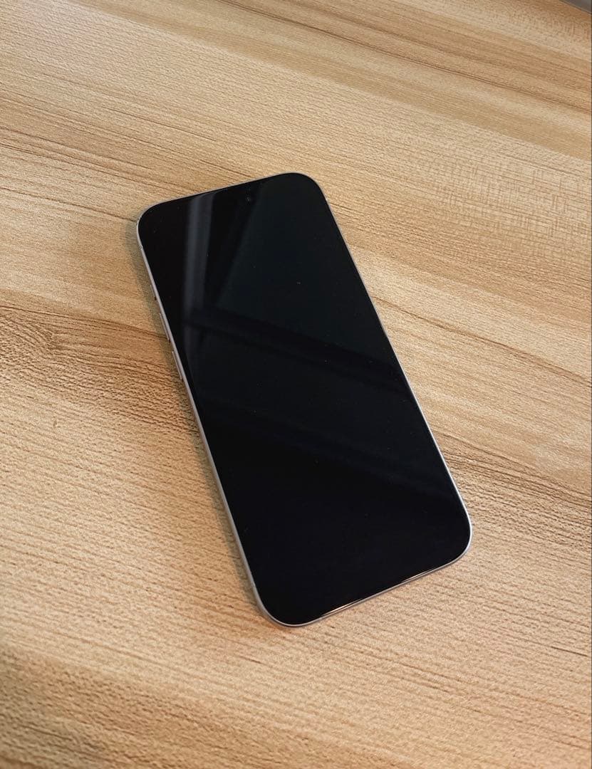 ✨あいちゃん✨ Apple iPhone 15 Pro ホワイトチタニウム