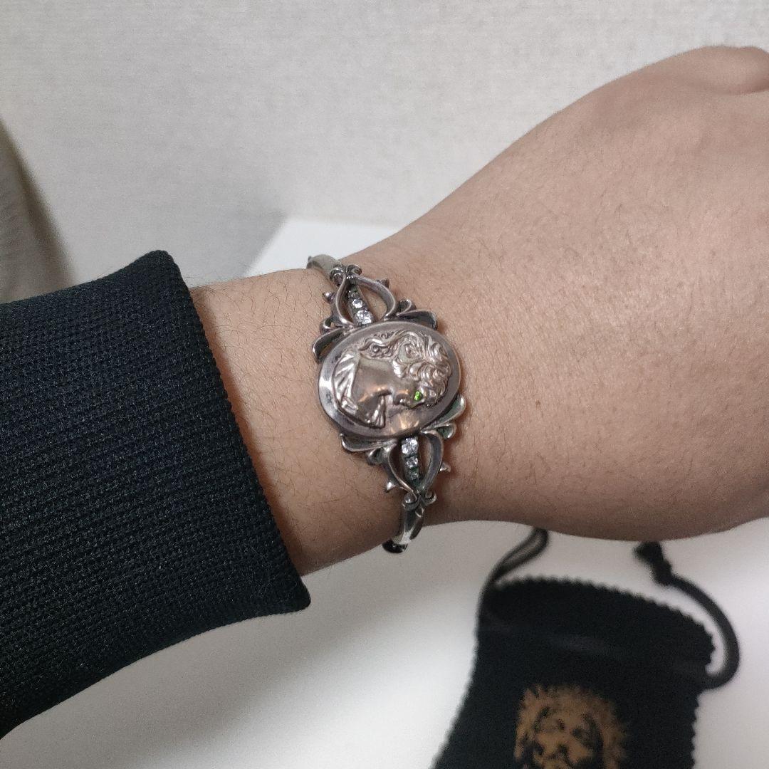 SAINTS 女神 シルバー ブレスレット ハーフバングル　エメラルド