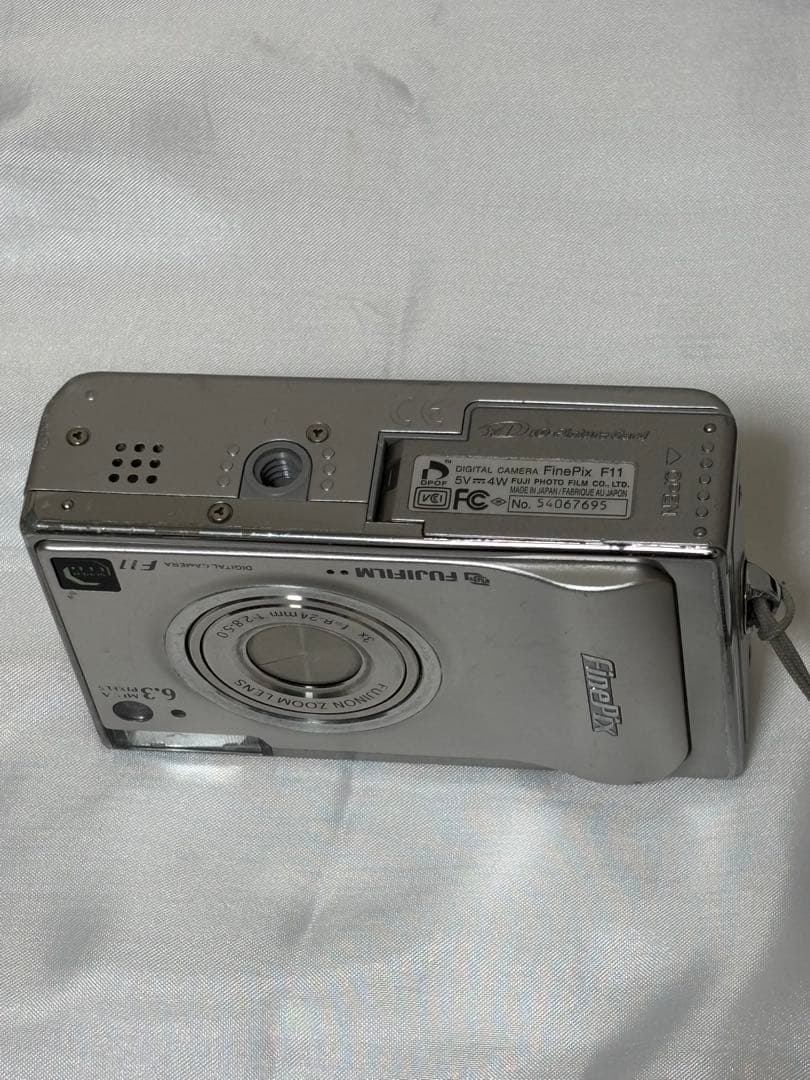 FUJIFILM FinePix F11 XDカード（512MB）付き！