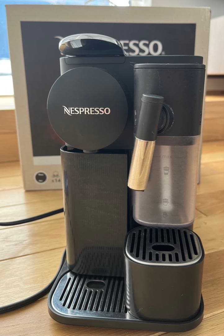 ネスプレッソ Lattissima One Plusコーヒーメーカー