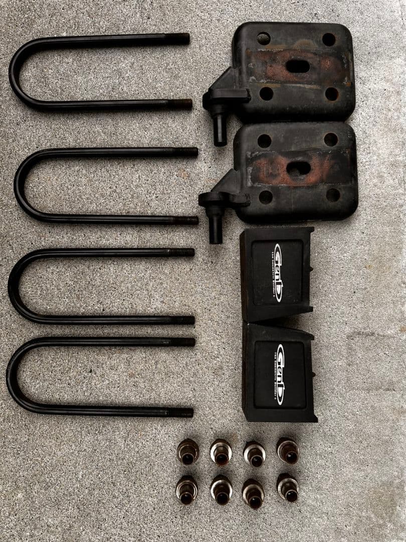 ハイエースローダウンブロック玄武3.5インチブロック